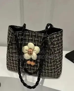 Stylish Flower Straw Oven Shoulder Tote Bag