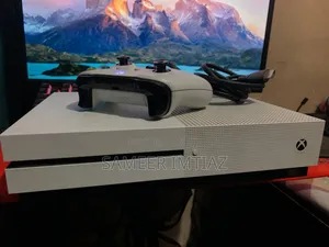 Photo - Xbox One S 500gb + Controller + Injustice 2