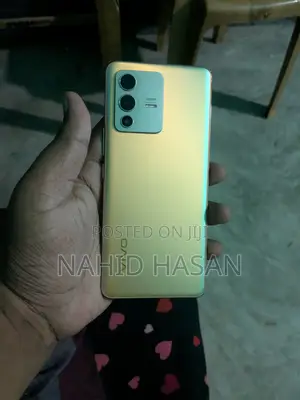 Photo - New Vivo V23 5G 128 GB Gold