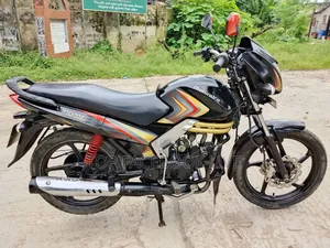 Photo - Mahindra Centuro 2016 Black