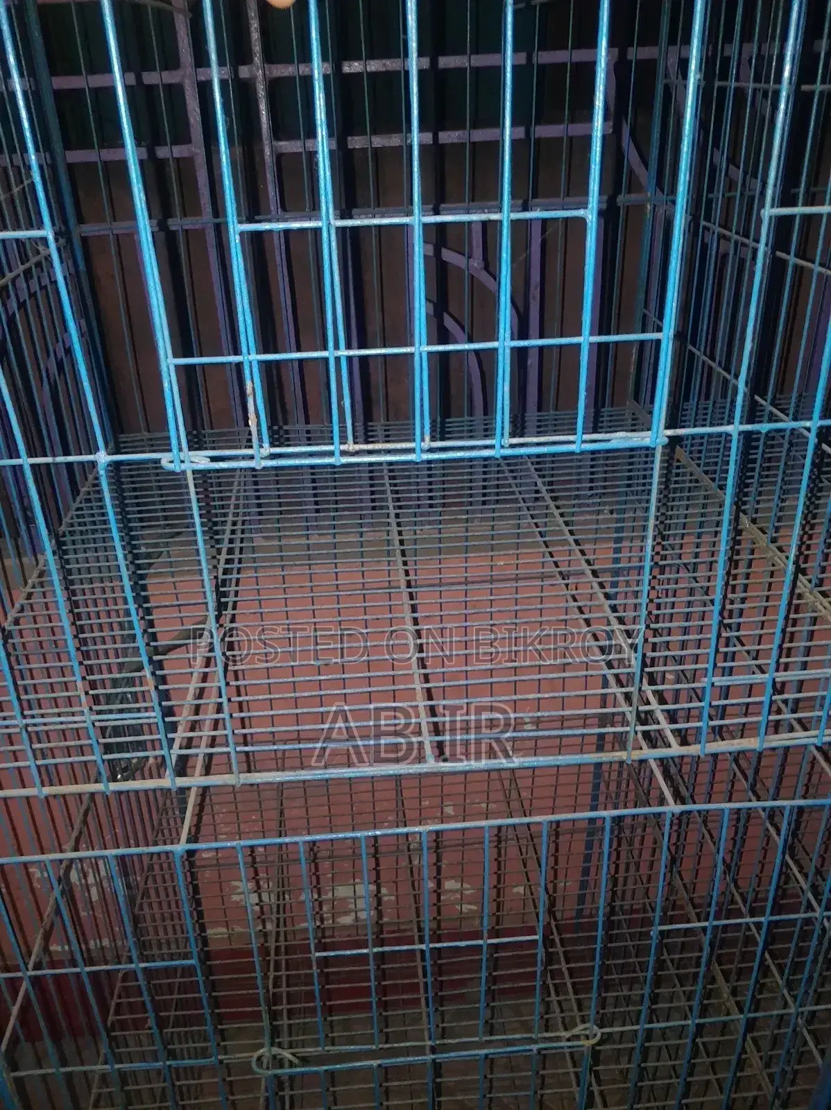 24 by 24 cage 8 compartments good condition