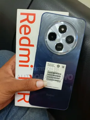 Photo - RED Hydrogen One 128 GB Red