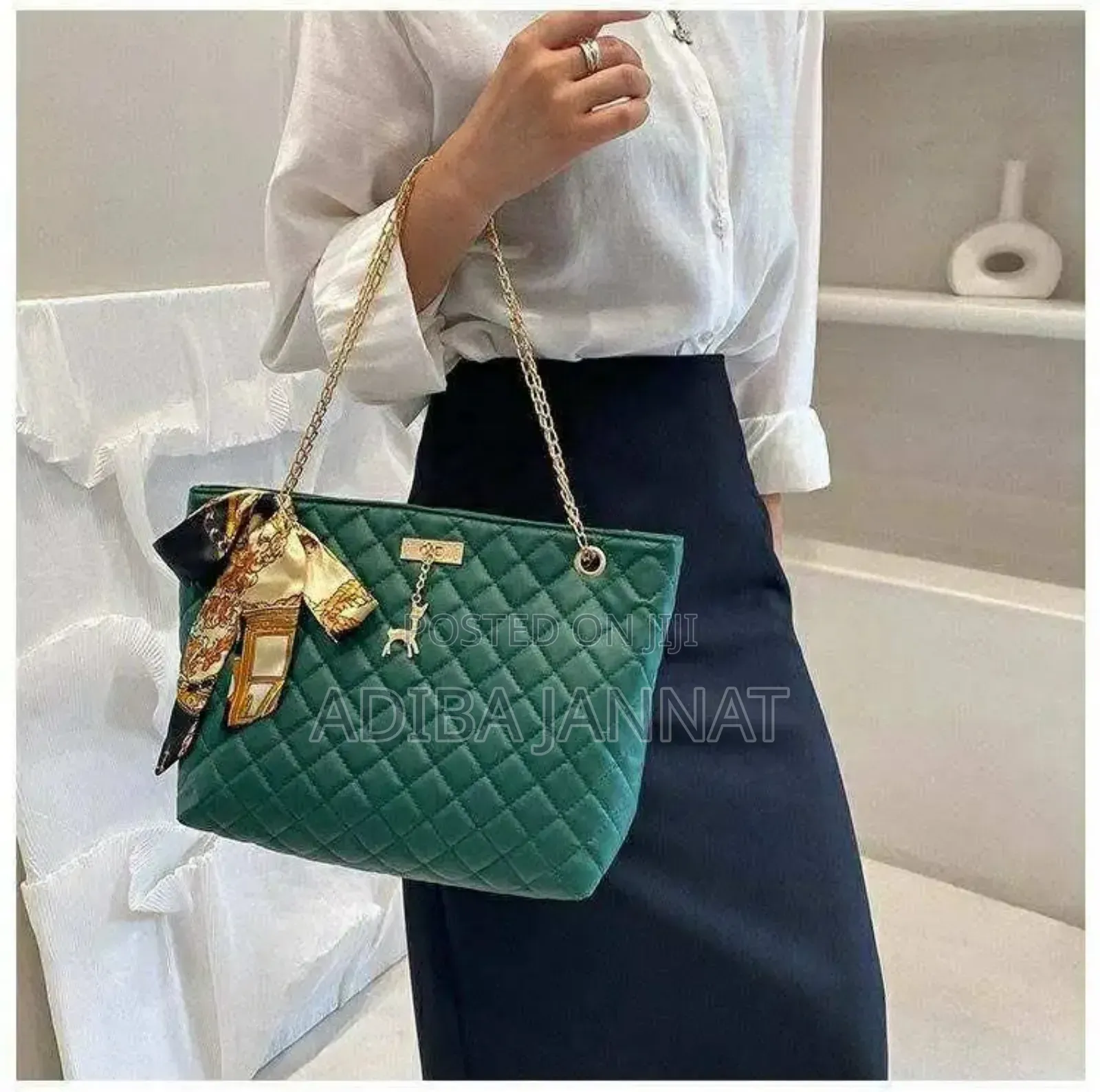 Simple Chain Tote Bag
