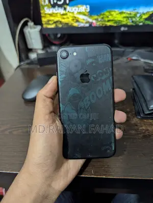 Photo - Apple iPhone 7 32 GB Black