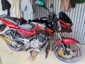 Photo - Bajaj Pulsar 150 2017 Red