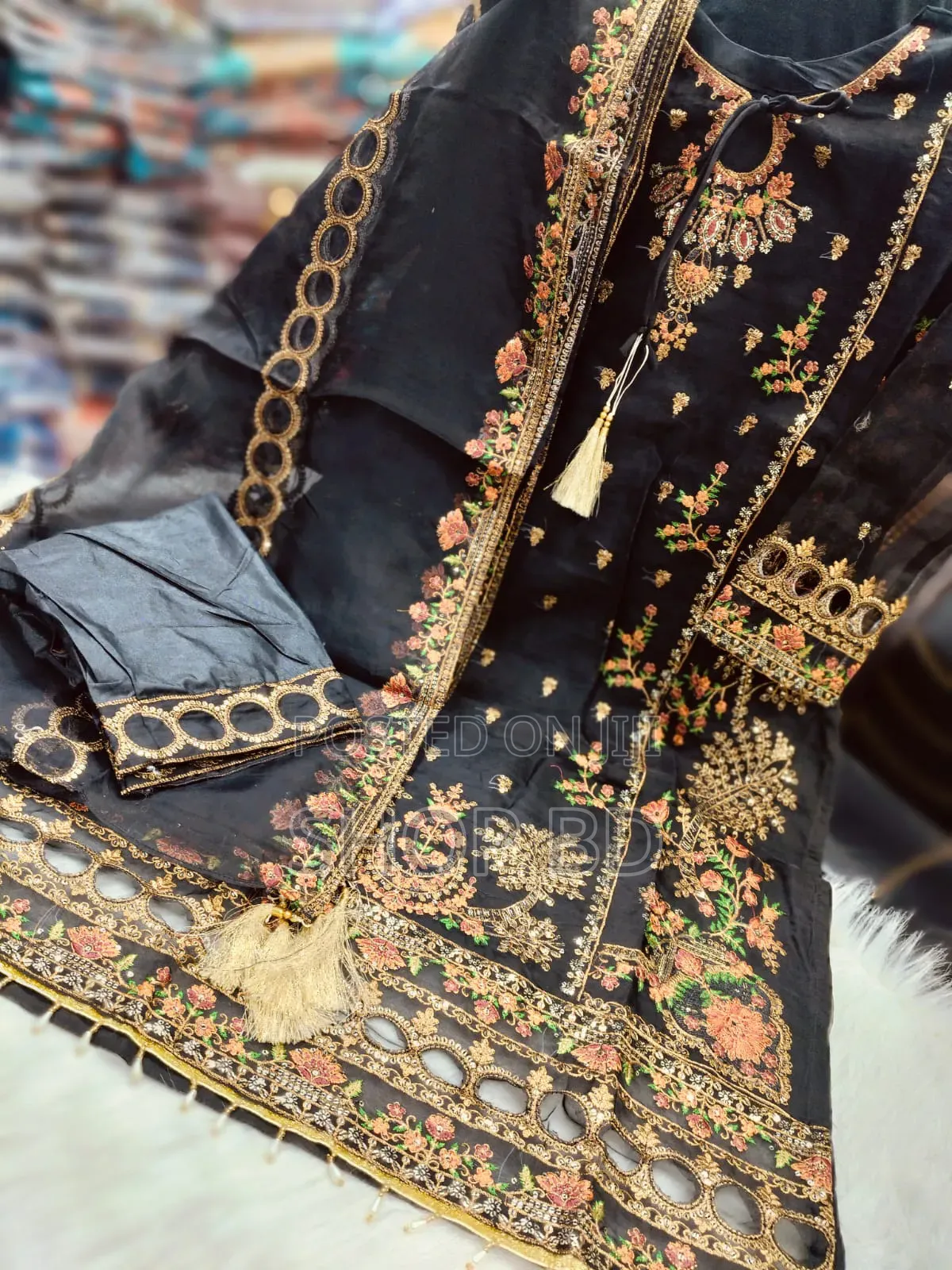 Pakistani Design 4-Piece Sada Bahar Tissue Set