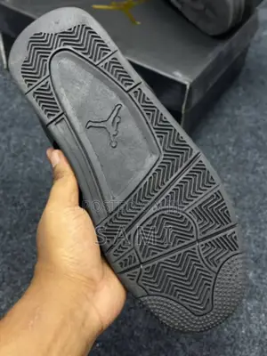 Jordan 4 Military Full Black Edition