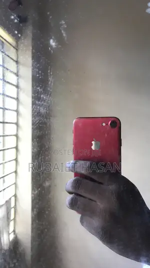 Photo - Apple iPhone 7 32 GB Red