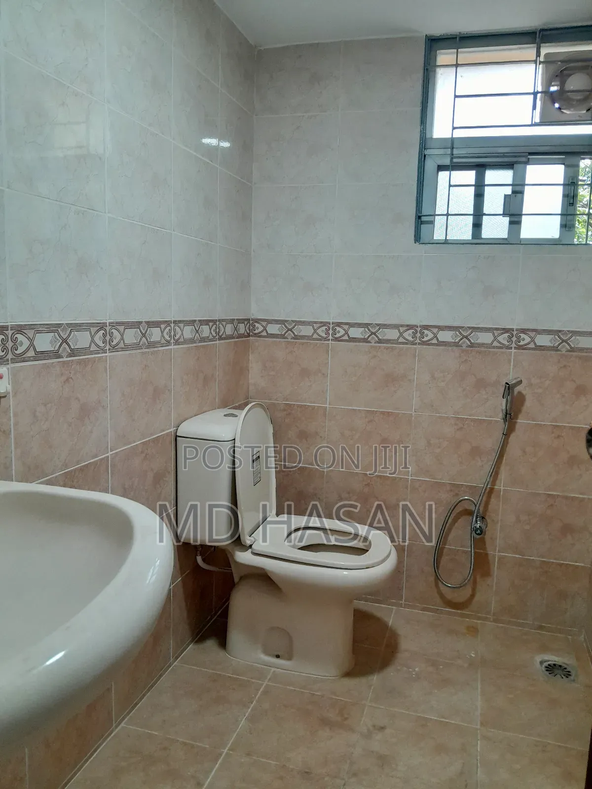 3bdrm Apartment in Semi Furnished for rent