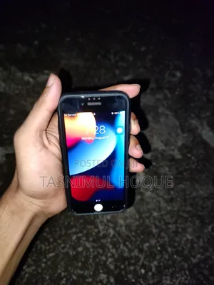 Photo - Apple iPhone 7 128 GB Gold