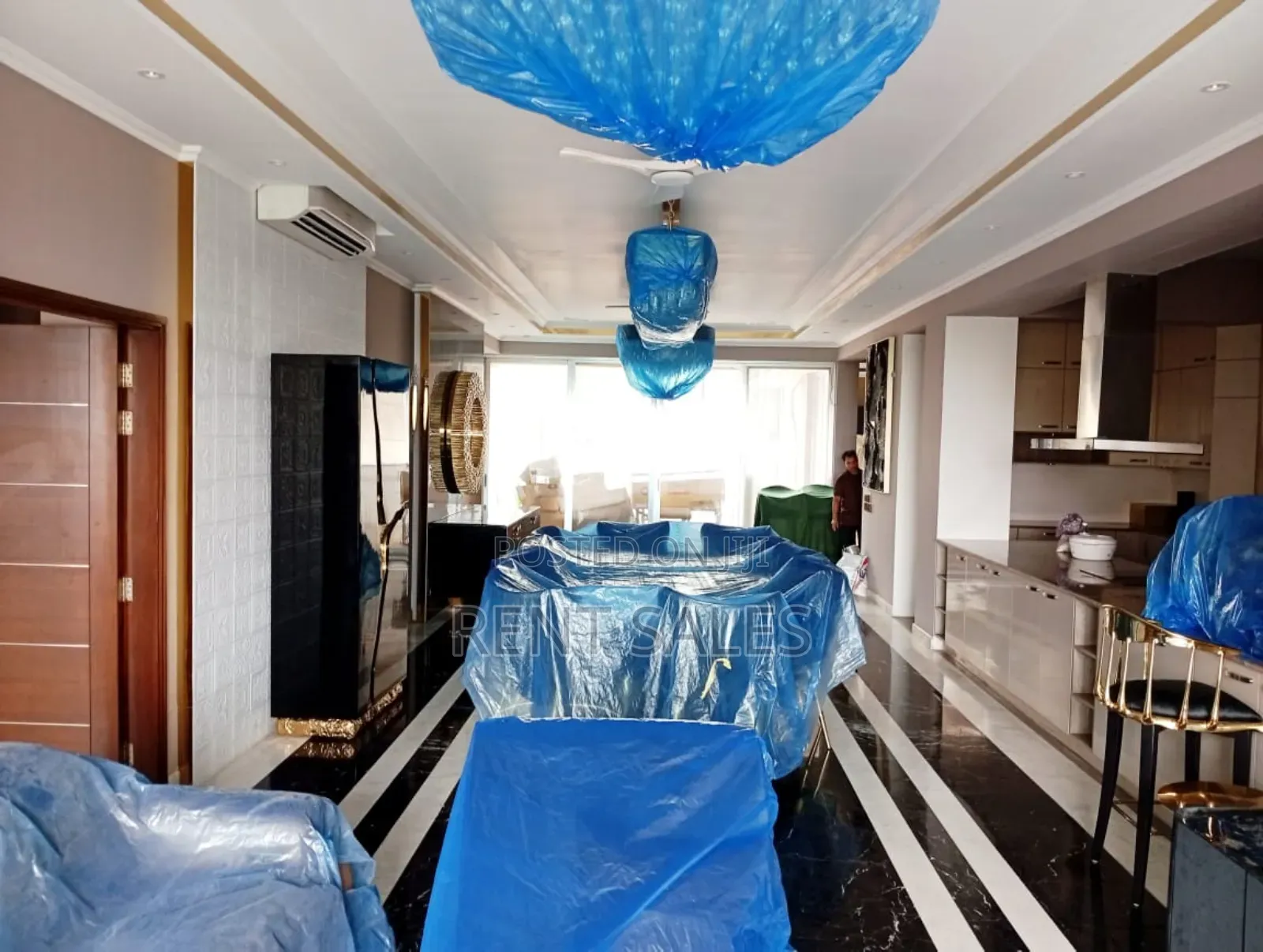 Furnished 4bdrm Apartment in Gulshan for sale