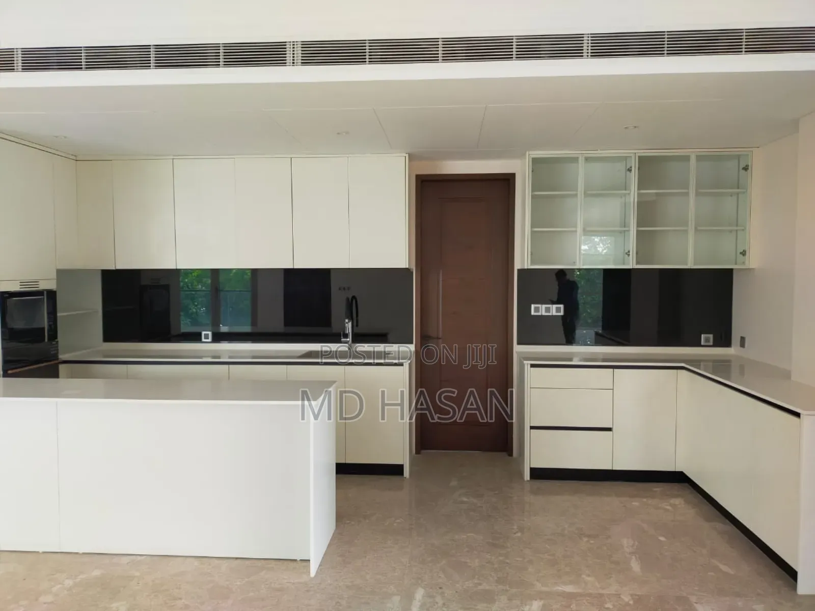 4bdrm Apartment in Gym& Pool Semi for rent