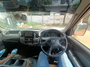 Photo - Nissan Caravan (Urvan) 2011 Silver