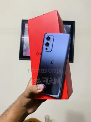 Photo - OnePlus 9 128 GB Purple