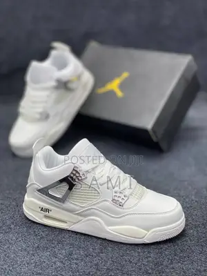 Photo - Air Jordan 4