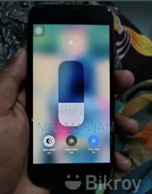 Apple iPhone SE (2022) 128 GB Red