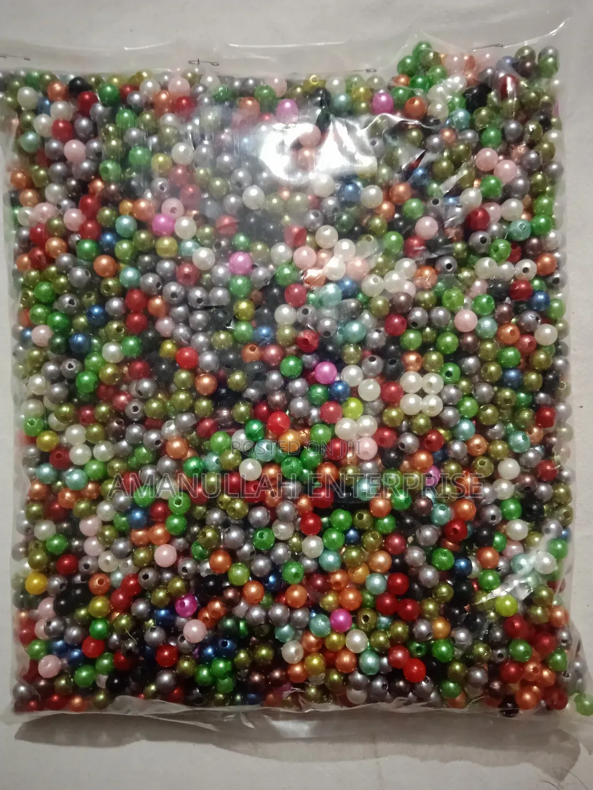 Mixed-Color Faux Pearl Beads, Commonly Used for Various Crafting.