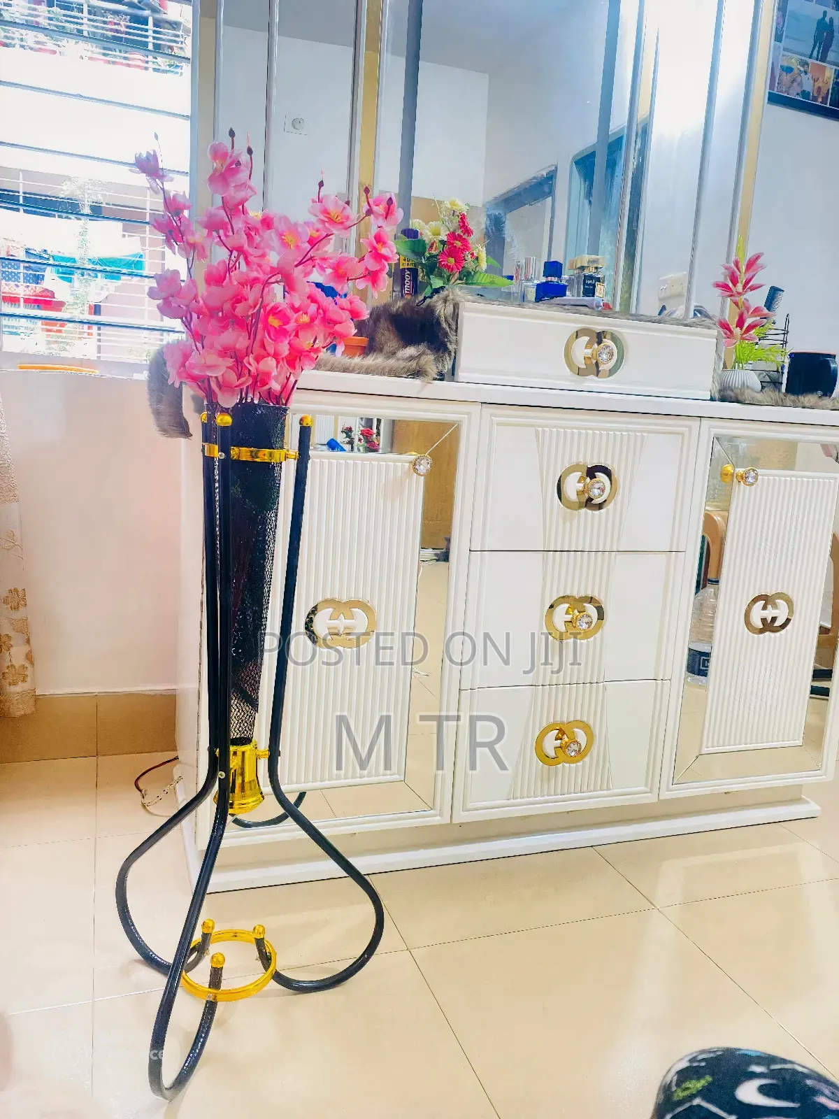 Flower Stand. Metal Net Stand
