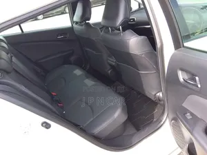 Toyota Prius 2020 Pearl