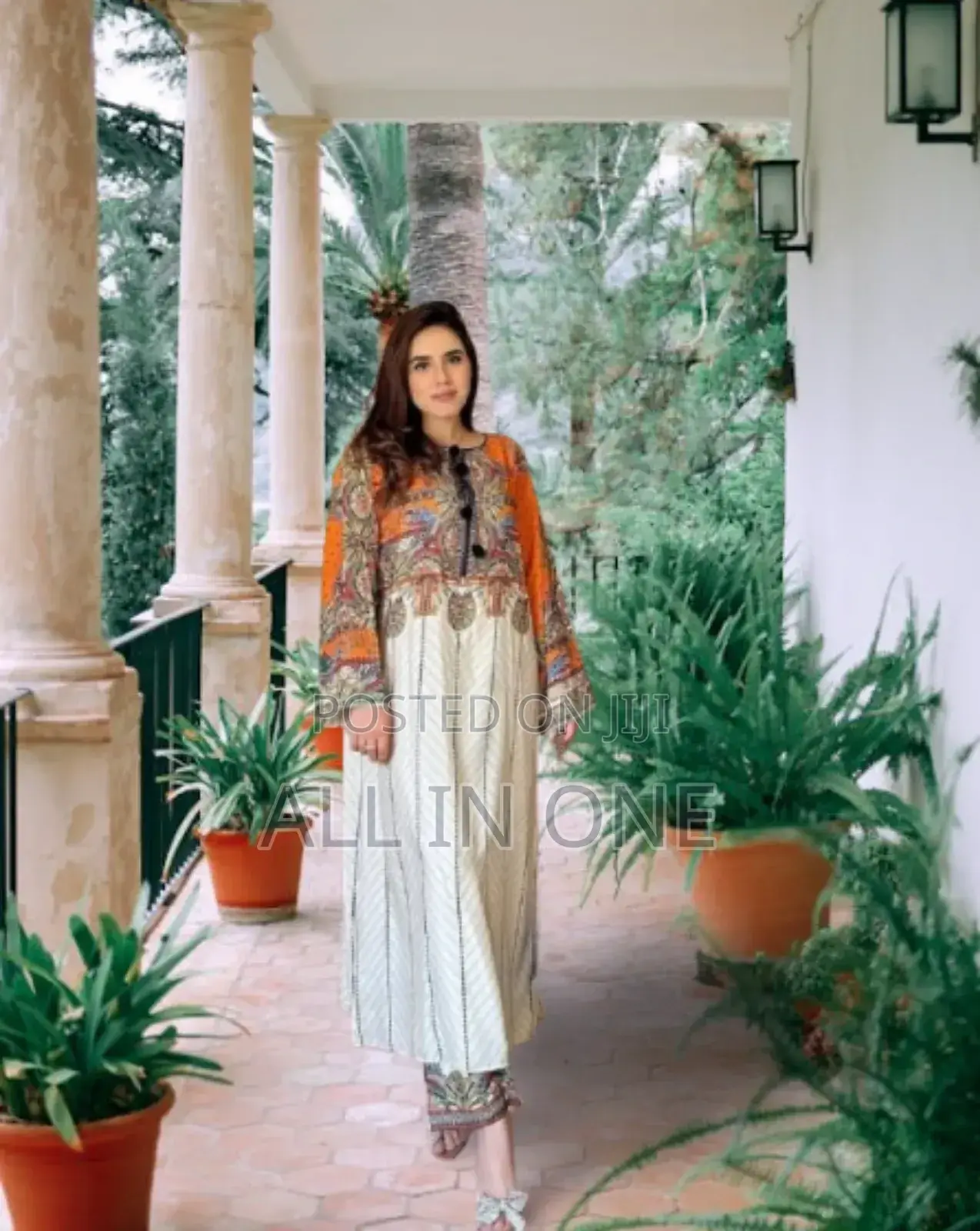 Chic and Sleek Majolica Print FHGV