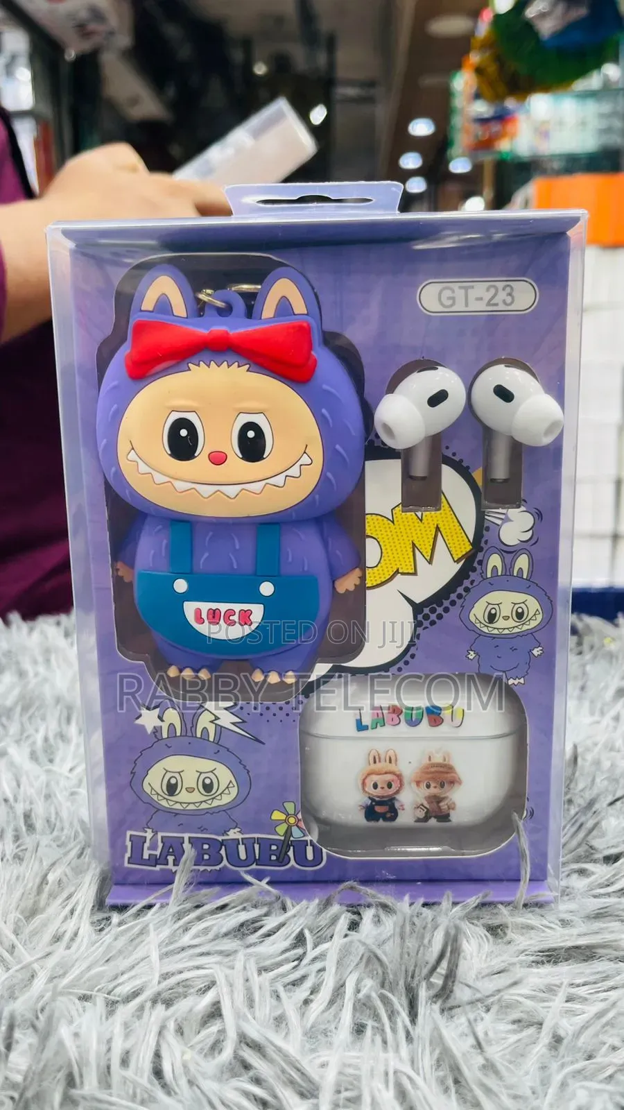 আকর্ষণীয় এয়ারপডস 
 নতুন এয়ারপডস এখন হাতের নাগালে!