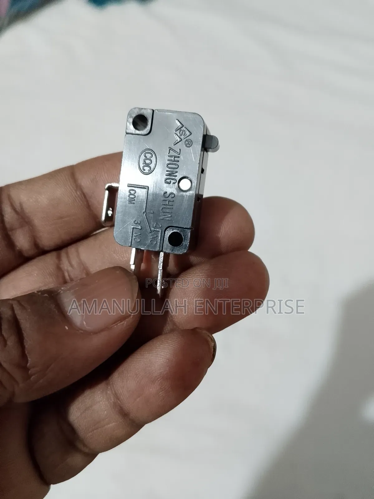 Micro Switch,Often Used in Appliances Like Microwave Ovens.