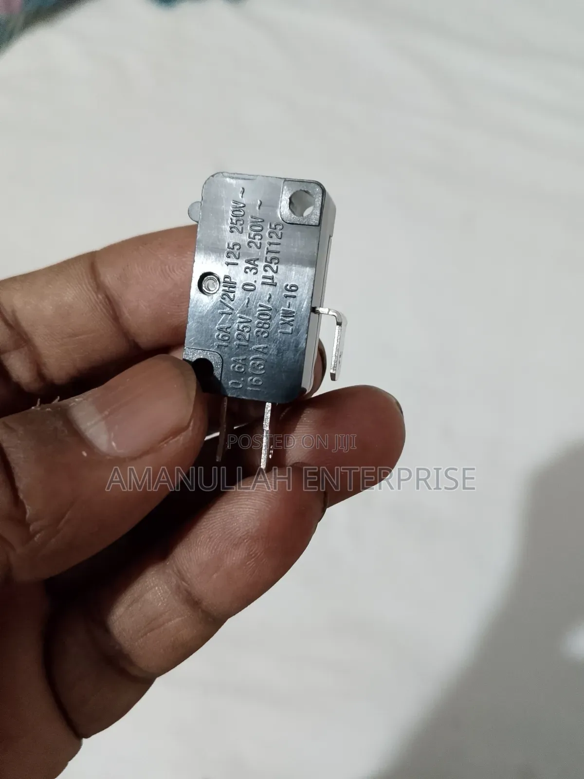 Micro Switch,Often Used in Appliances Like Microwave Ovens.