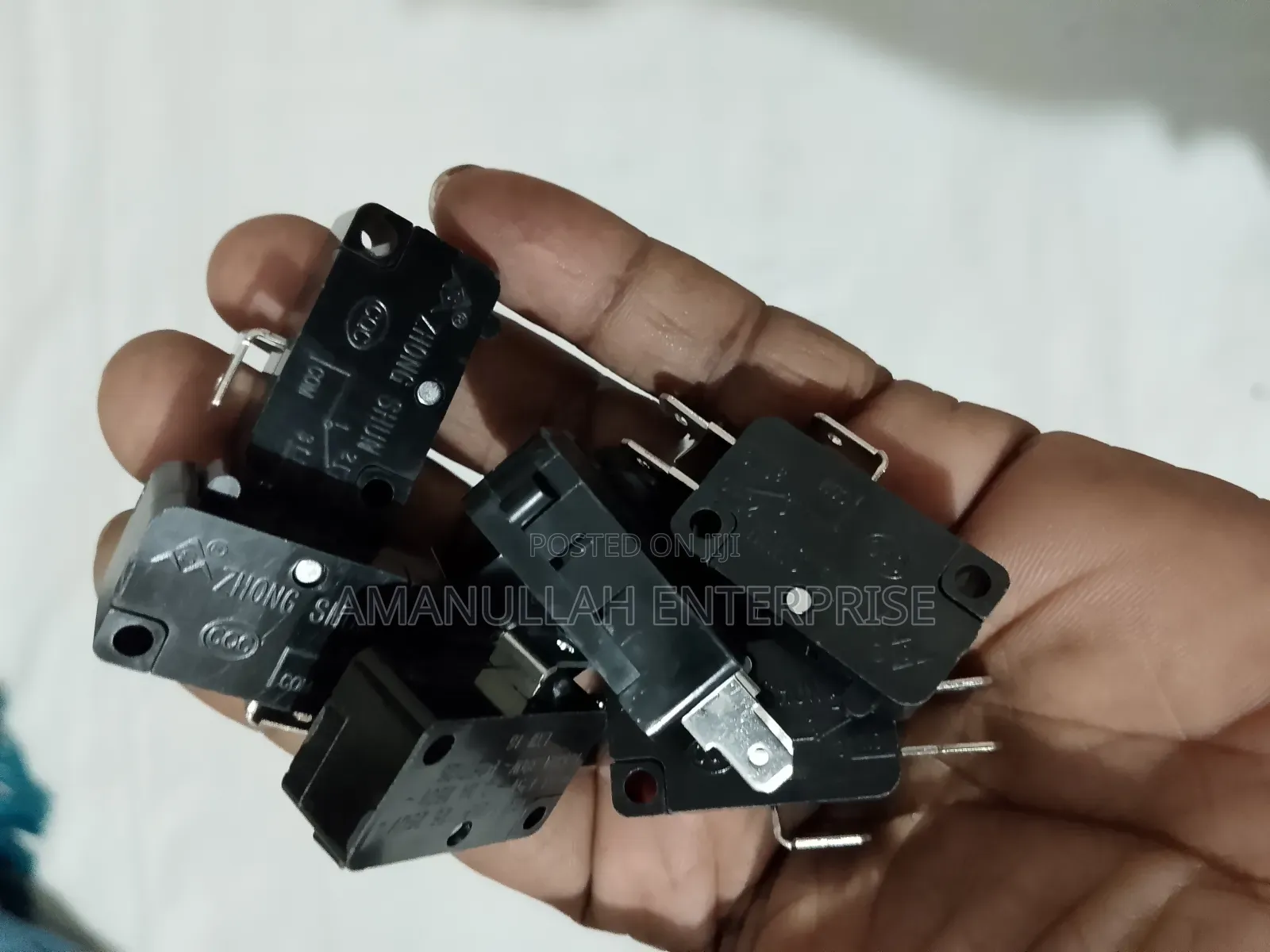 Micro Switch,Often Used in Appliances Like Microwave Ovens.