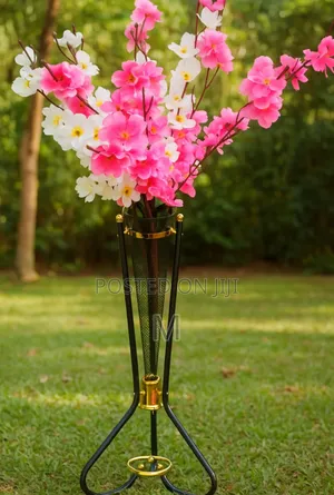 Flower Stand. Metal Net Stand