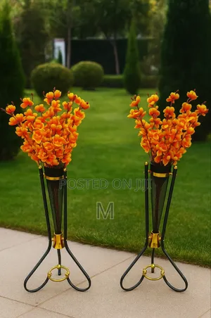 Flower Stand. Metal Net Stand