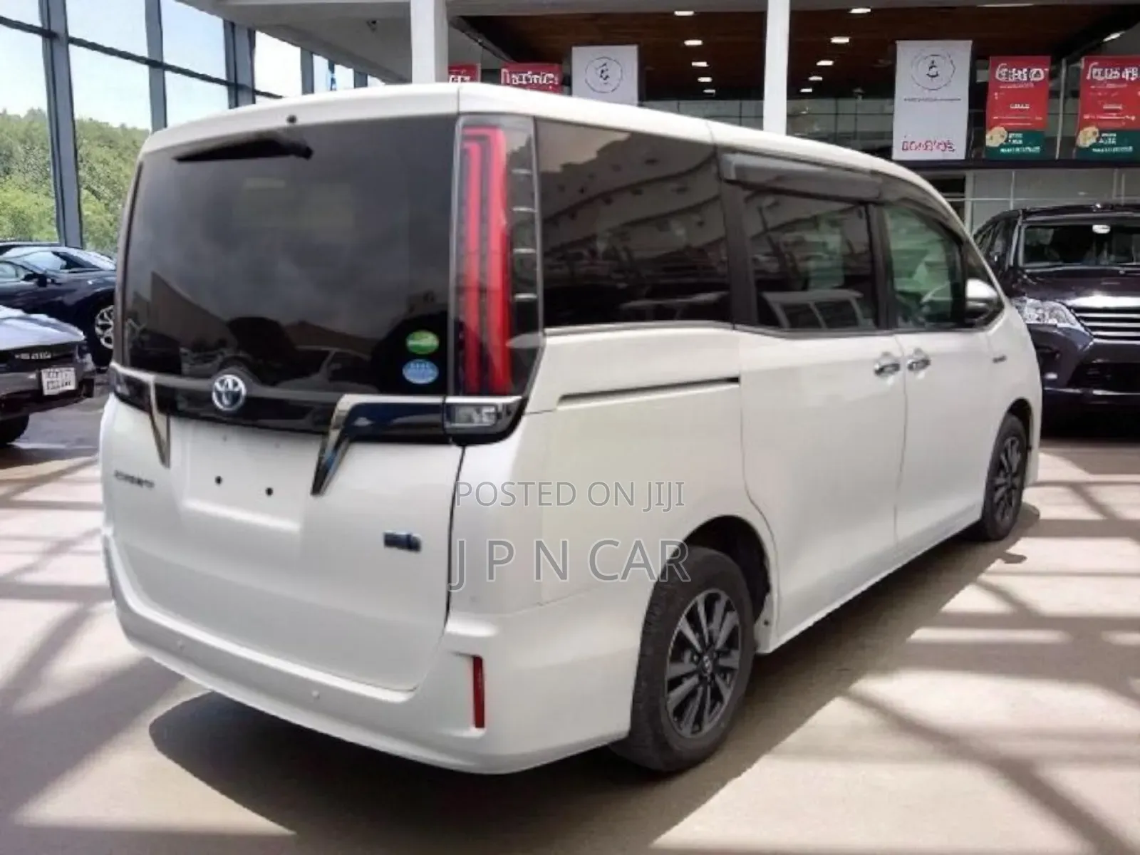 Toyota Esquire 1.8 FWD Hybrid (7 seater) 2019 Pearl