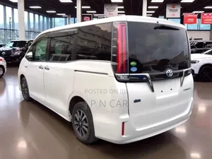 Toyota Esquire 1.8 FWD Hybrid (7 seater) 2019 Pearl