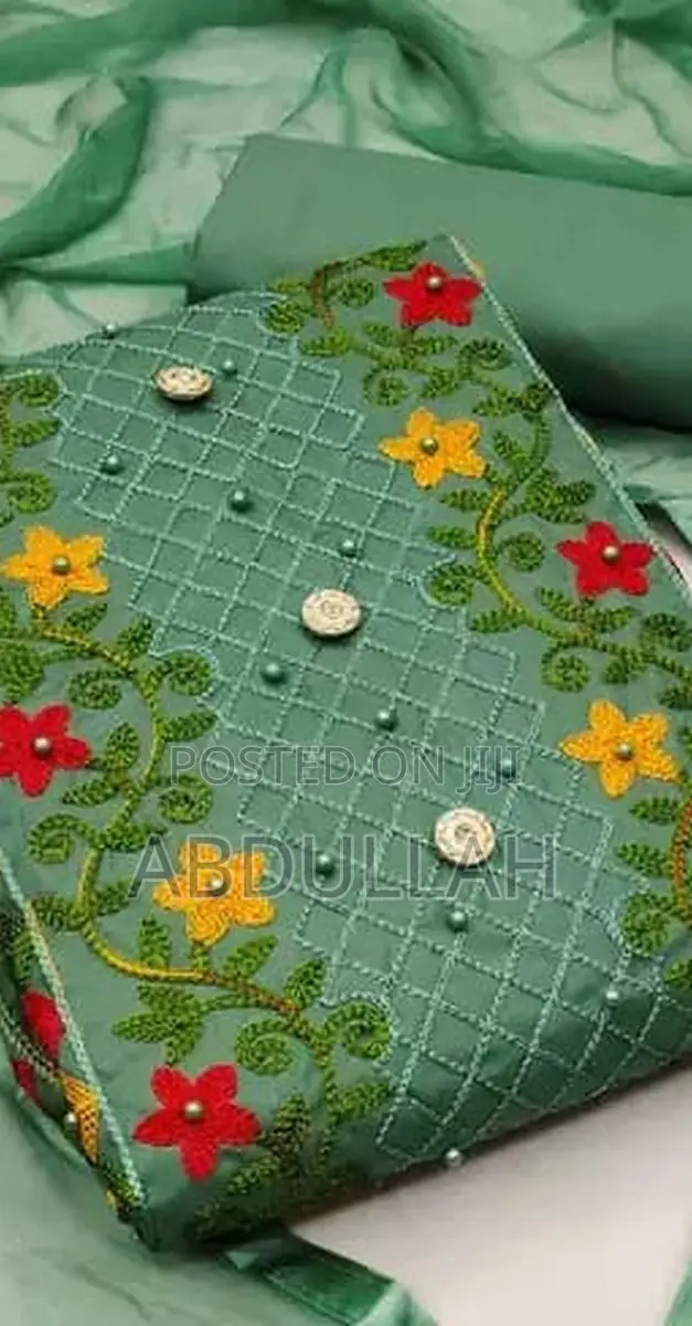 পণ্যের বিবরণকাশ্মীরী আড়ি এম্ব্রডারী থ্রি-পিচ।জামাঃ সুইচ কটন.