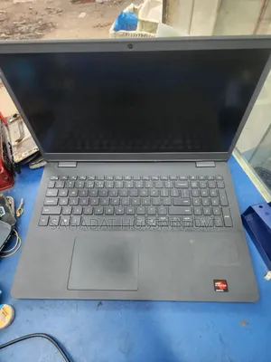 Laptop Dell Inspiron 15 4GB AMD Ryzen 3 SSD 1T