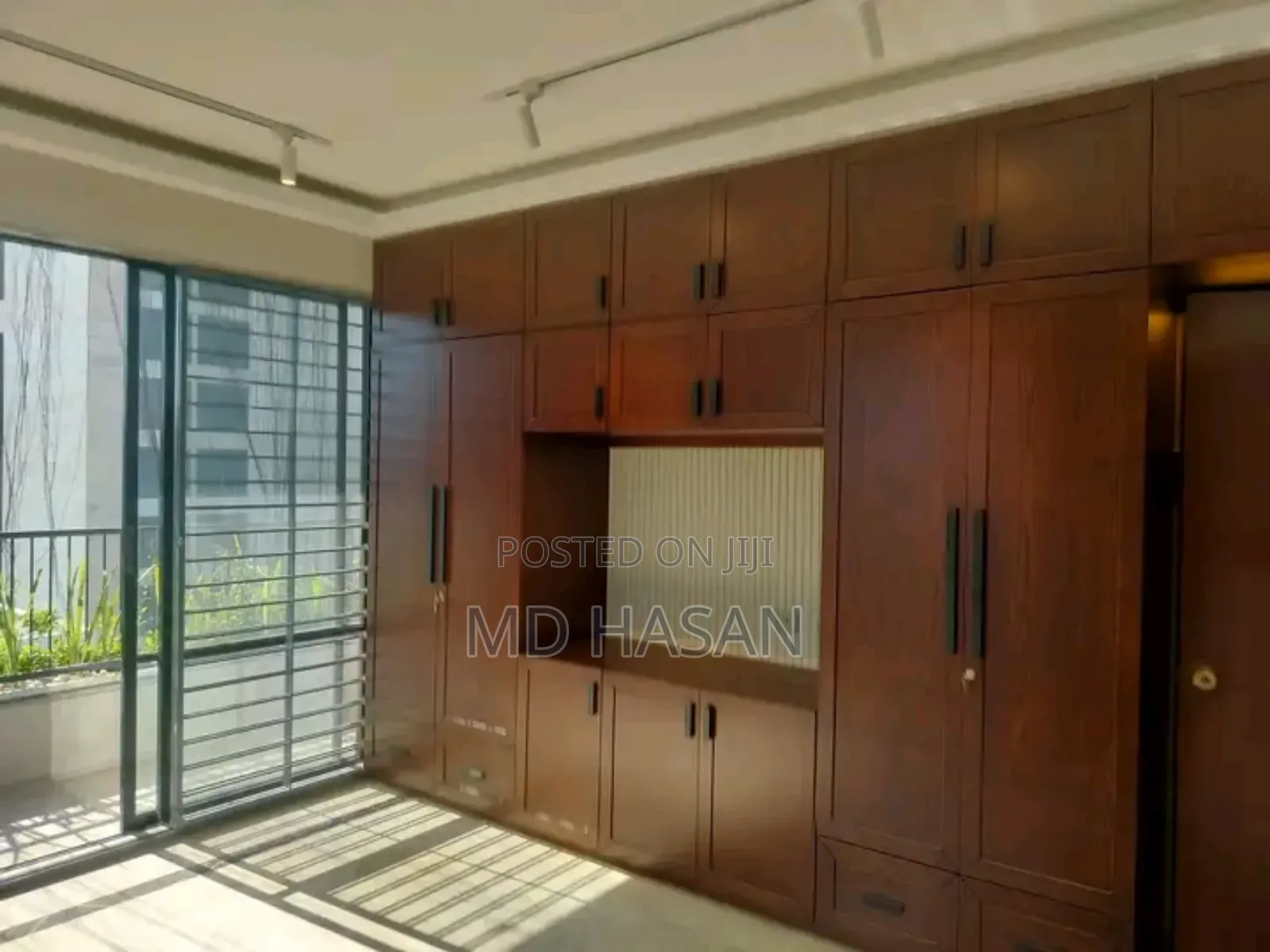 4bdrm Apartment in Semi-Furnished for Rent