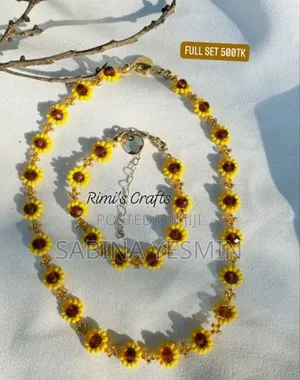 Rosy Handmaid’S Bracelet