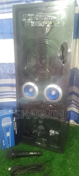 Dj Spekar সাথে মাইক্রোফোন