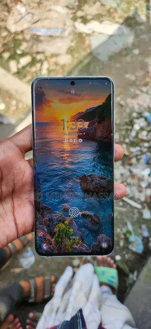 Photo - Samsung Galaxy S20 128 GB Purple