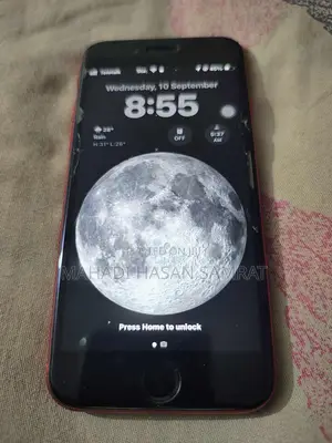 Photo - Apple iPhone SE (2022) 128 GB Red