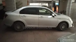 Toyota Axio 1.5 Hybrid 2WD 2013 Silver
