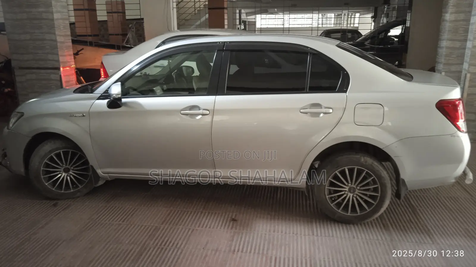 Toyota Axio 1.5 Hybrid 2WD 2013 Silver