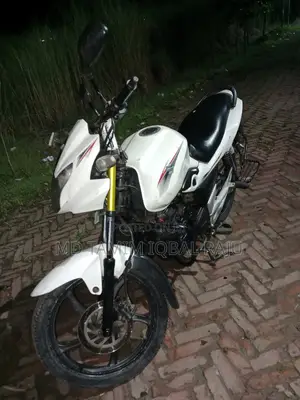 Photo - Suzuki GSR 2017 White