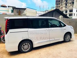 Toyota Noah 2014 Pearl