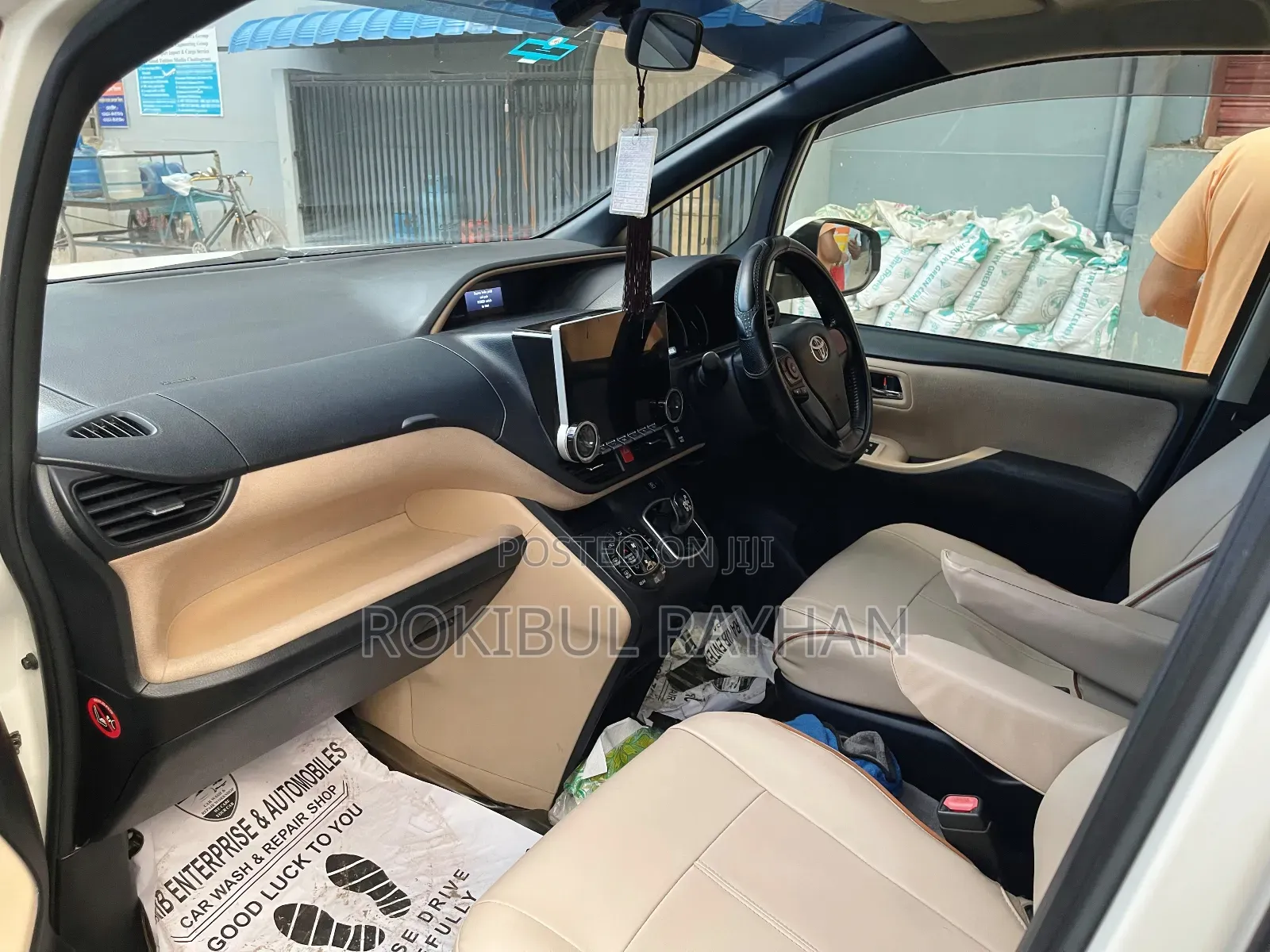 Toyota Noah 2014 Pearl