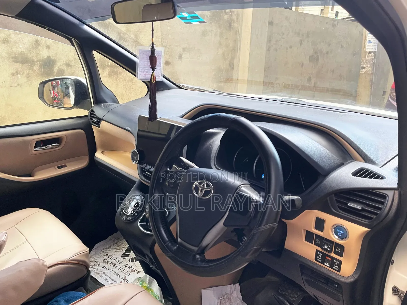 Toyota Noah 2014 Pearl