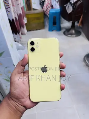 Photo - Apple iPhone 11 64 GB Yellow