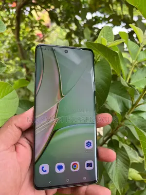 Photo - Motorola Edge 40 256 GB Green