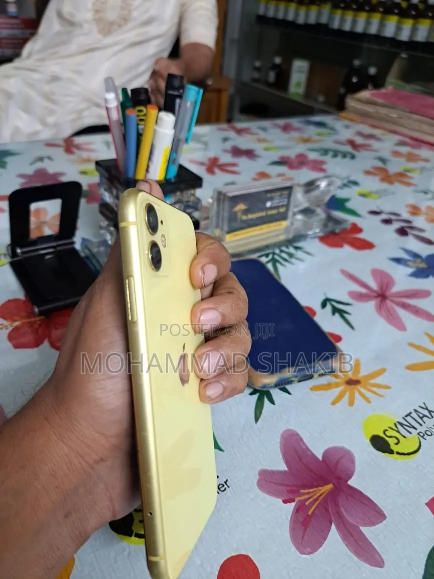 Apple iPhone 11 64 GB Yellow