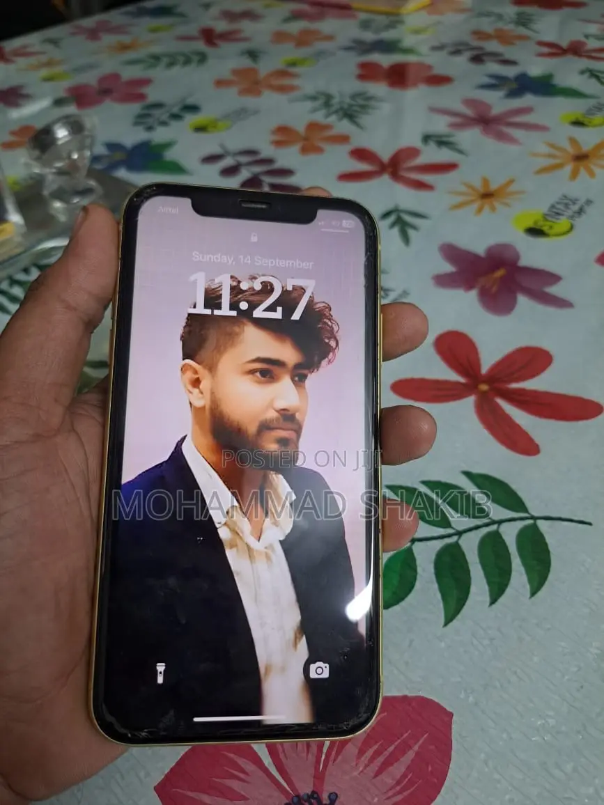 Apple iPhone 11 64 GB Yellow