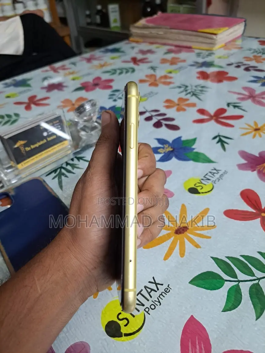 Apple iPhone 11 64 GB Yellow